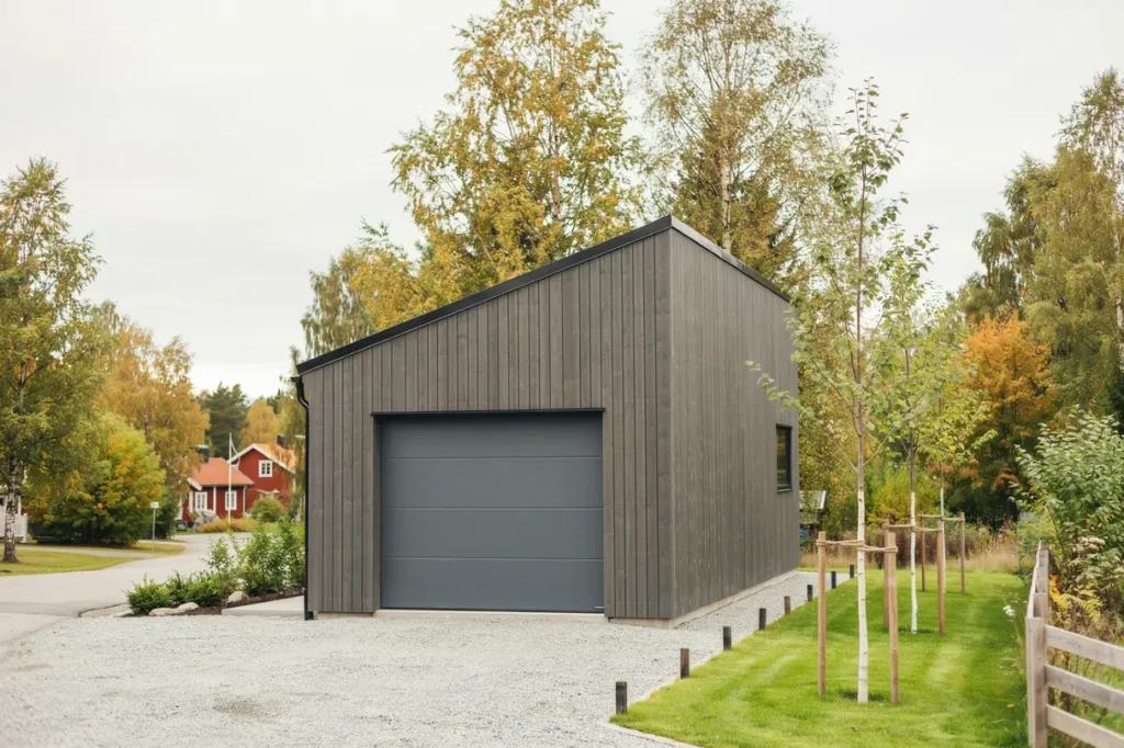nybyggnation av frist ende garage med pulpettak i skokloster b lsta